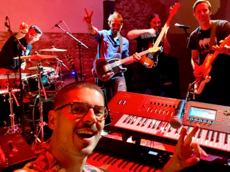 Tel-Aviv_1_la_patrulla_lapatrulla_bayona_baiona_musica_vigo_galicia_pop_rock